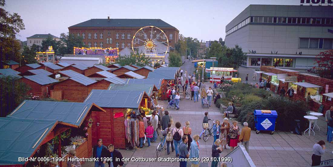 Herbstmarkt in der Stadtpromenade im Oktober 1996