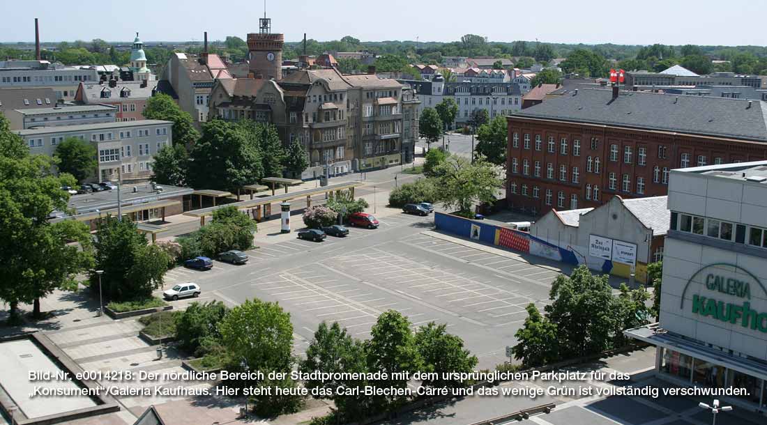 Der ursprüngliche Konsumen/Galeria-Kaufhof Kundenparklatz am 29.08.2003